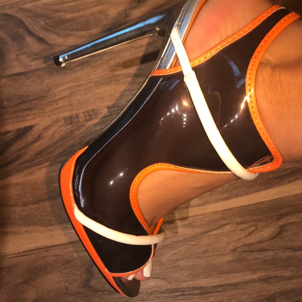 C. LABEL PLASTIC HEEL